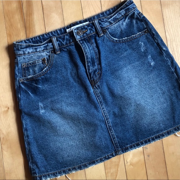 NWOT high waisted Stradivarius Denim Skirt size 06 - Picture 1 of 8